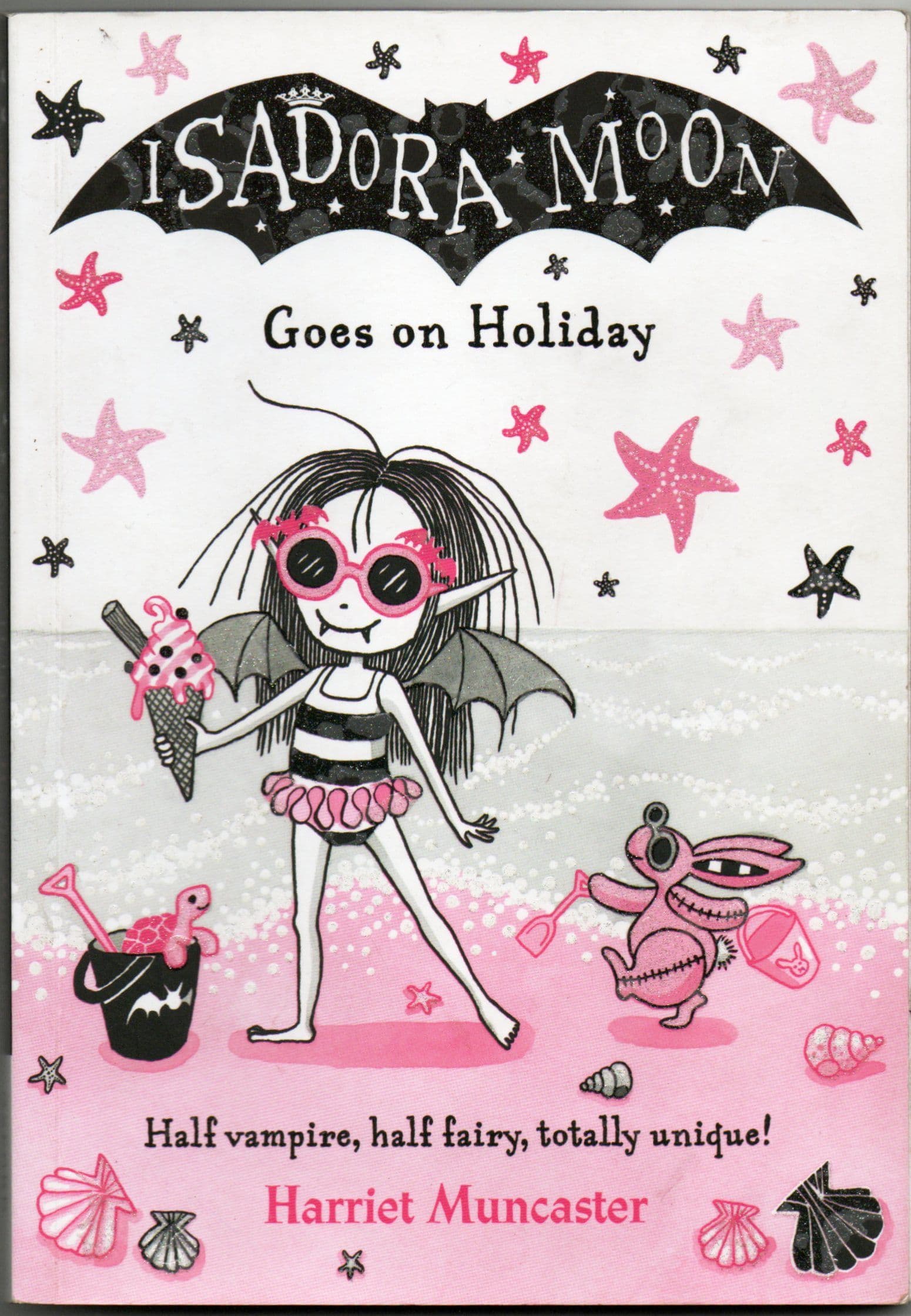 Isadora Moon Goes on Holiday